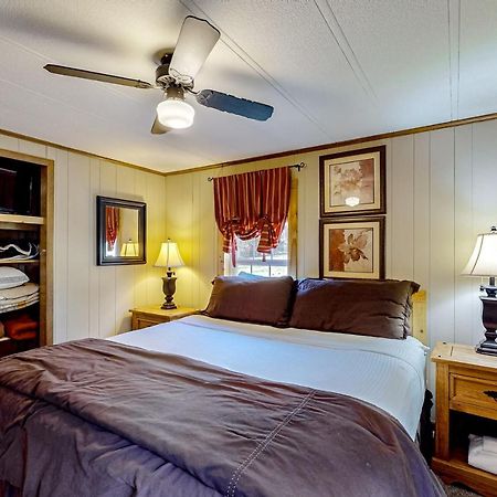 Pine Woods Cabin McHenry Exterior photo
