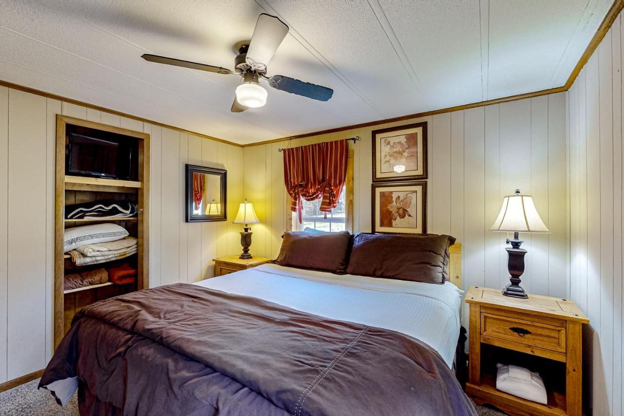 Pine Woods Cabin McHenry Exterior photo