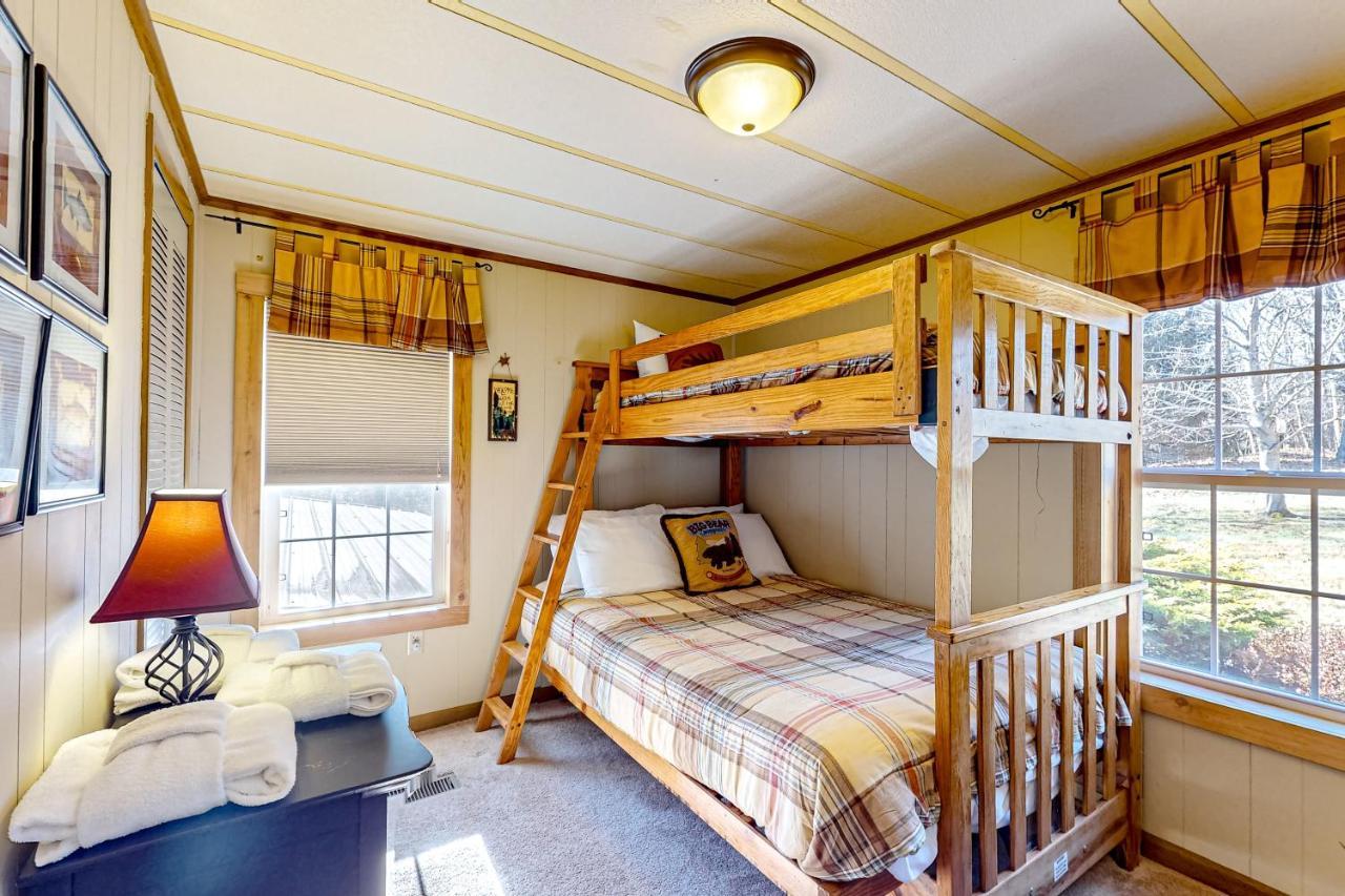 Pine Woods Cabin McHenry Exterior photo